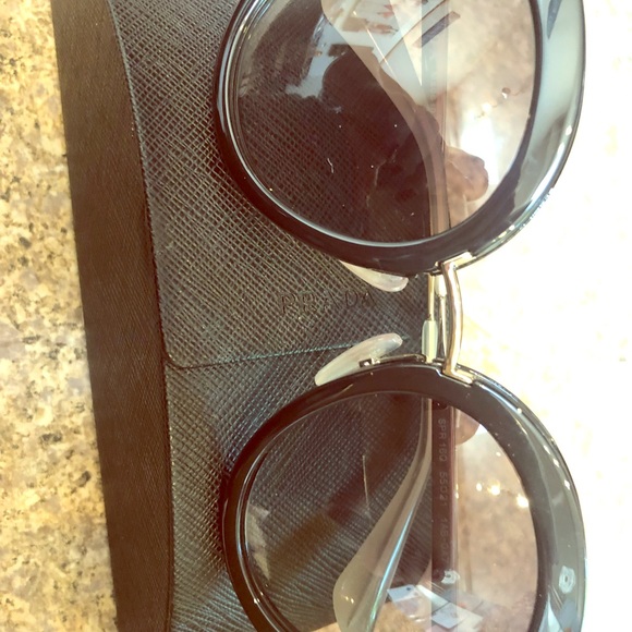 Prada sunglasses. Worn once. Paid $400 - Picture 1 of 4